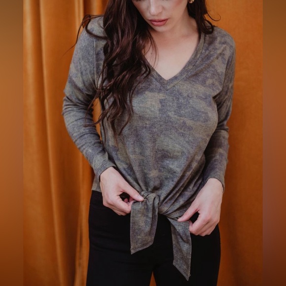 NWT Veronica M Front Tie Long Sleeve Tee | Medium | Camo Print - Picture 3 of 4